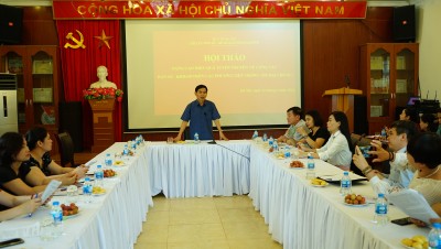 TS.BS Tạ Quang Huy - Chi cục trưởng Chi cục DS-KHHGĐ Hà Nội trao đổi với phóng viên báo chí