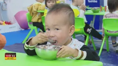 Phóng sự: Cải thiện tầm vóc trẻ em qua bữa ăn học đường