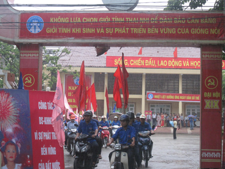 Chi cục Dân số - KHHGĐ Hà Nội giám sát tại huyện Ba Vì