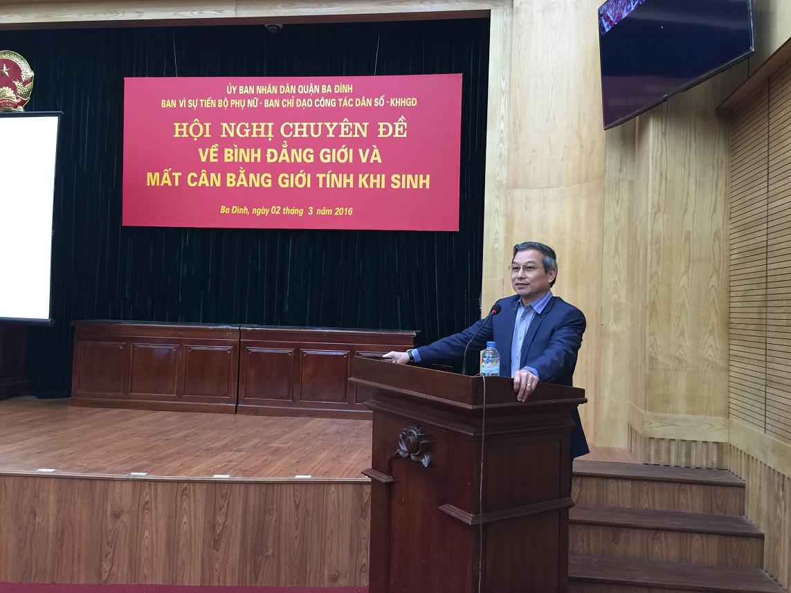 Đ/c Nguyễn Quang Trung – Ủy viên thường vụ quận Ủy, Phó chủ tịch UBND quận, Trưởng ban vì sự tiến bộ phụ nữ quận, Trưởng ban chỉ đạo Dân số quận phát biểu chỉ đạo tại Hội nghị