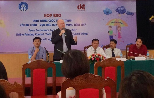Ông Michael Evans - Trưởng đại diện phát ngôn của tổ chức DKT International Inc tại Việt Nam chia sẻ tại buổi phát động cuộc thi vẽ tranh “Yêu an toàn - Vạn điều hay”