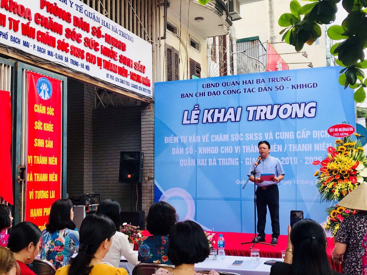 Đồng chí đồng chí Vũ Văn Hoạt- Quận ủy viên- Phó Chủ tịch UBND- Trưởng Ban chỉ đạo công tác Dân số- KHHGĐ quận phát biểu