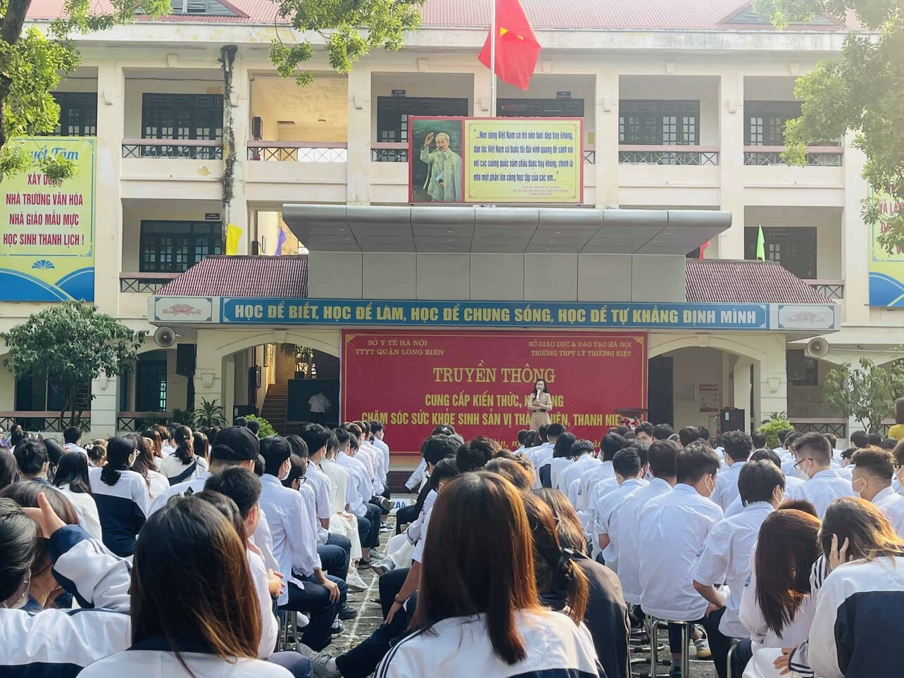 Quận Long Biên tổ chức tuyên truyền kiến thức chăm sóc sức khỏe sinh sản vị thành niên, thanh niên tại trường THPT Lý Thường Kiệt